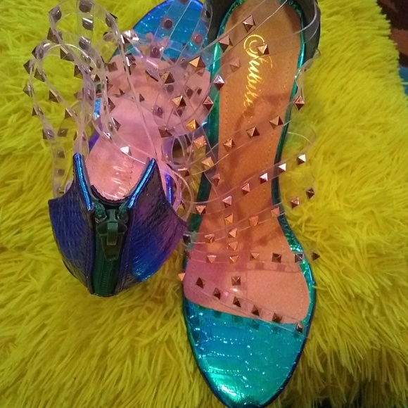 Shoes - Picture 3 of 8